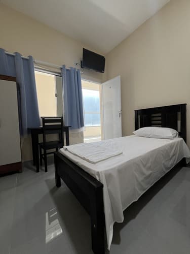 Imagem do quarto do hotel brilhante 2 em itacarambi minas gerais.