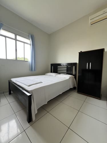 Imagem do quarto do hotel brilhante 2 em itacarambi minas gerais.