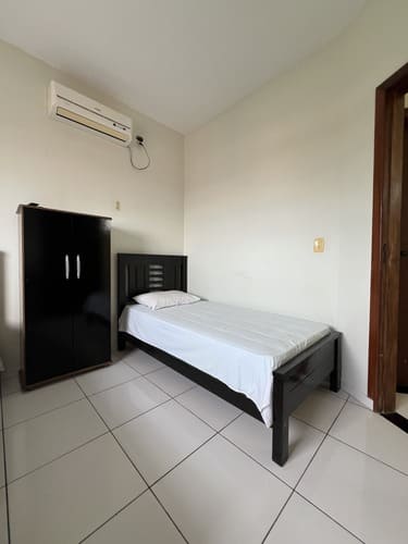 Imagem do quarto do hotel brilhante 2 em itacarambi minas gerais.