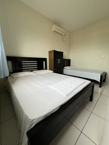 Imagem do quarto do hotel brilhante 2 em itacarambi minas gerais.