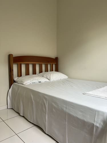 Imagem do quarto do hotel brilhante 2 em itacarambi minas gerais.